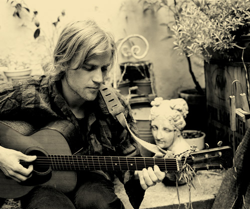 JOHNNY FLYNN