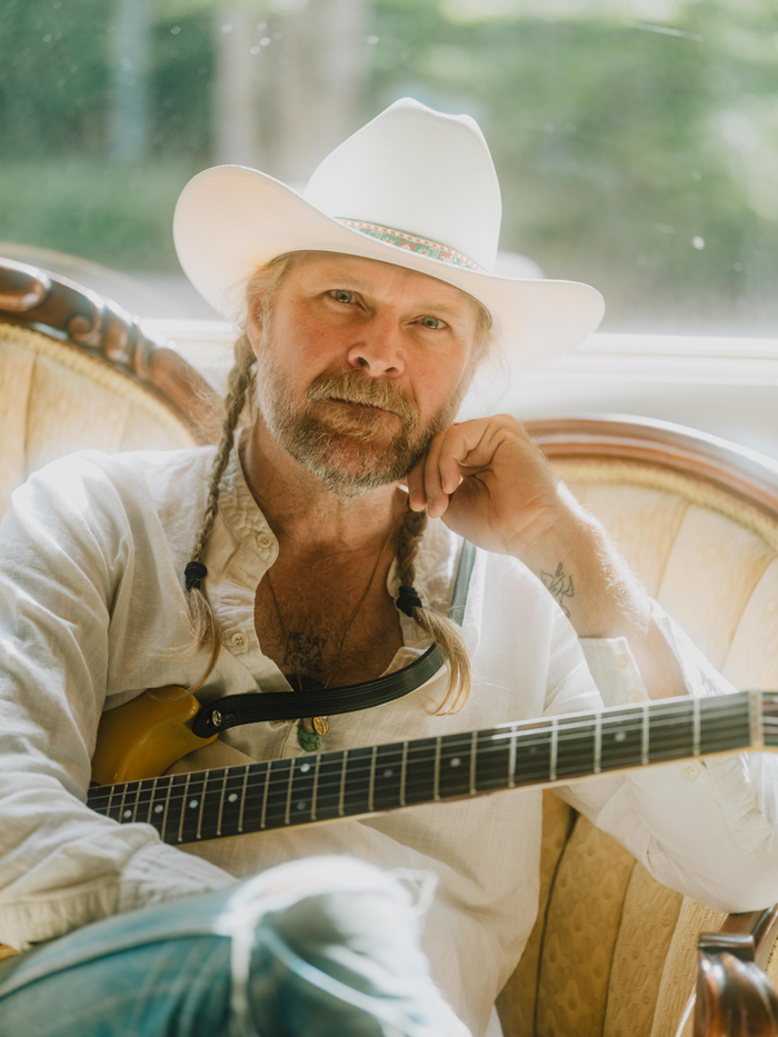 HISS GOLDEN MESSENGER